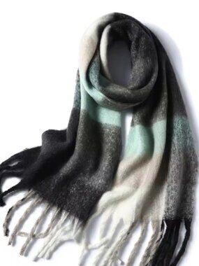 NWT Park and Buzz Layer Up Cozy Plaid Blanket Scarf